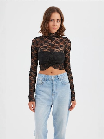 Hiccup Shirt in Zwart: voorkant