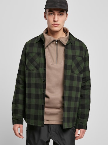 Urban Classics - Ajuste confortable Camisa en verde: frente