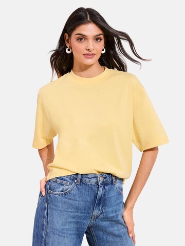 Friends Like These Shirt in Yellow: front