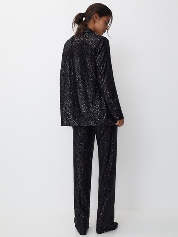 Sacou de la Pull&Bear pe negru