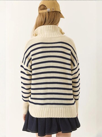 Giacchetta extra large di Bianco Lucci in beige