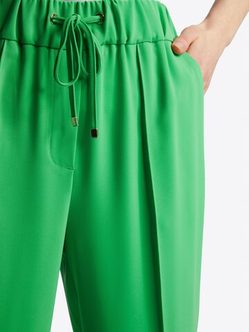 Wide leg Pantaloni cu dungă de la Rich & Royal pe verde