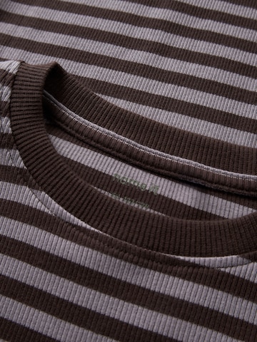 NAME IT - Camiseta en marrón