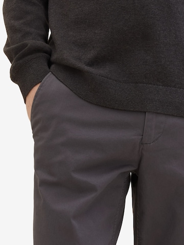 Regular Pantalon chino TOM TAILOR en gris