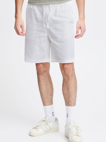 Casual Friday Regular Pants 'Phelix' in White: front