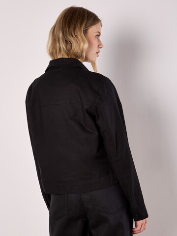 Veste bavaroise ' ' Apricot en noir