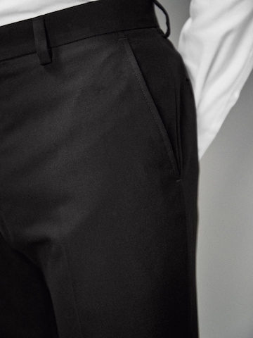 Coupe slim Pantalon à plis Next en noir