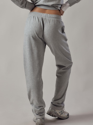 Regular Pantalon 'Felpati Dritti' OWN Off With Nature en gris