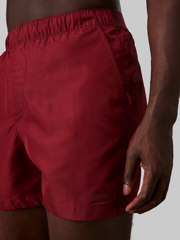 Shorts de bain Calvin Klein Swimwear en rouge