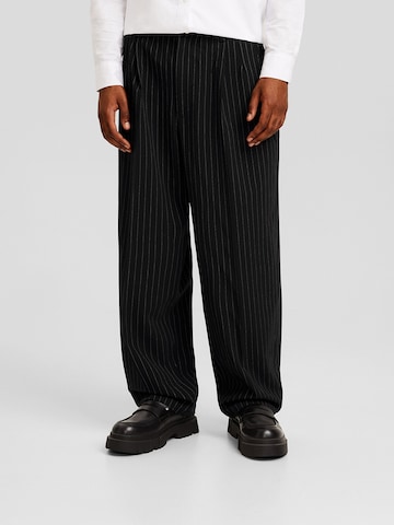 Wide leg Pantaloni cutați de la Bershka pe negru: față