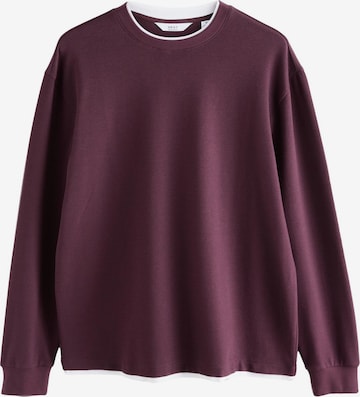 Tricou de la Next pe roșu: față