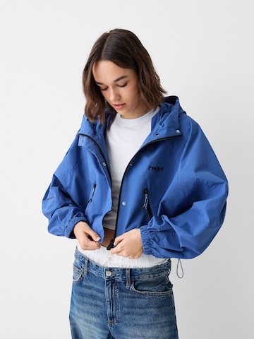 Bershka Prehodna jakna | modra barva: sprednja stran