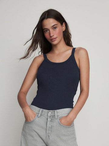 Top di Next in blu: frontale