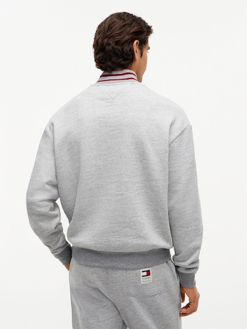 TOMMY HILFIGER Sweatshirt in Grau