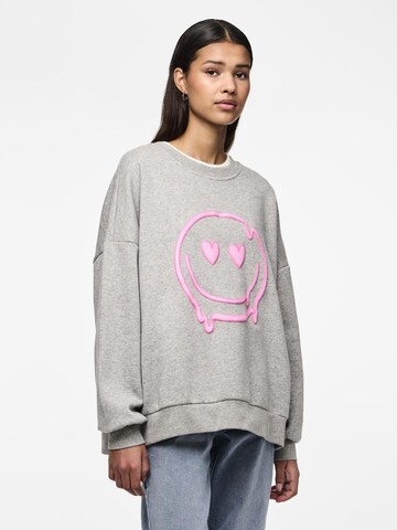 PIECES - Sweatshirt em cinzento: frente