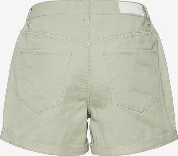 VERO MODA Regular Shorts in Grün