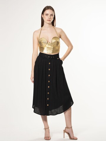 Gonna di Influencer in nero