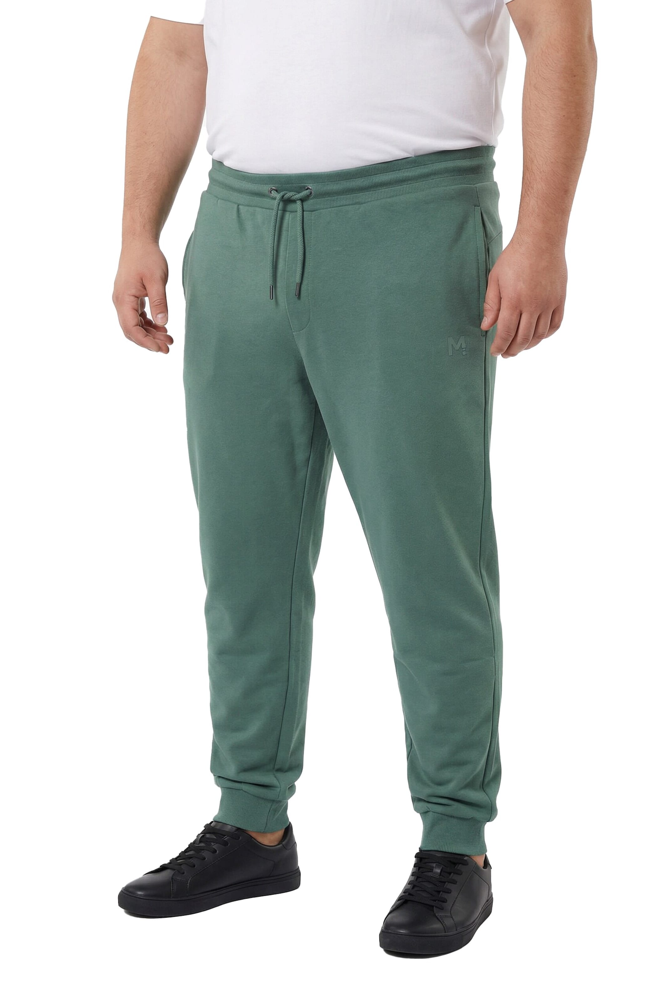 Men Plus Tapered Hose in Grün: Vorderseite