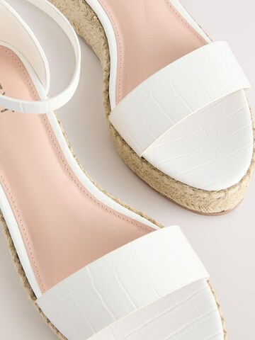 Next Босоножки с ремешком 'Forever Comfort®' в Белый