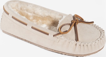 Minnetonka Innesko 'Cally' i beige