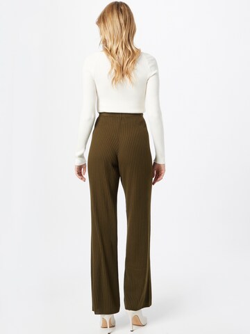 Wide leg Pantaloni 'SAFFRON' di In The Style in verde