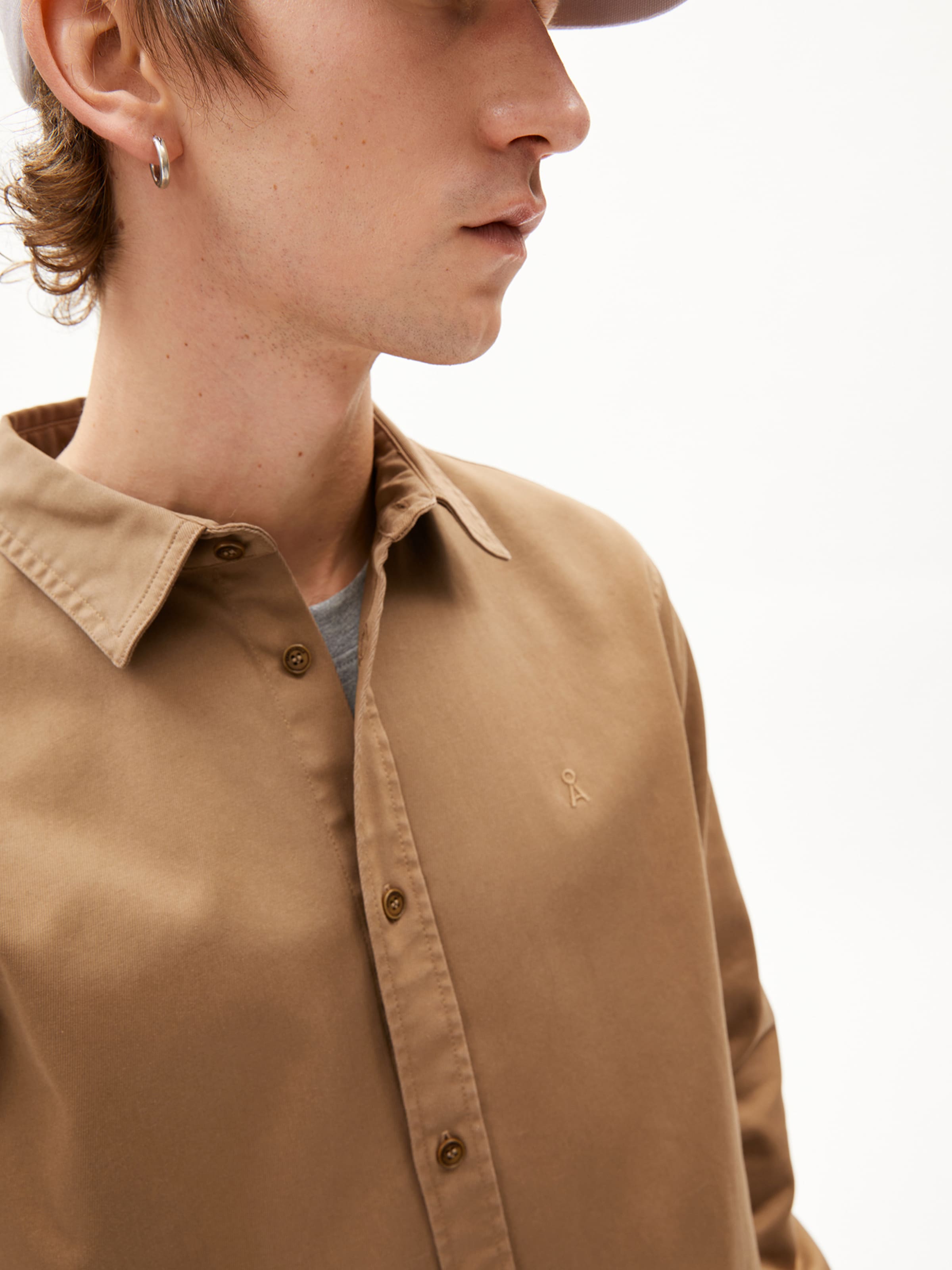 Fit confort Chemise ARMEDANGELS en marron : devant