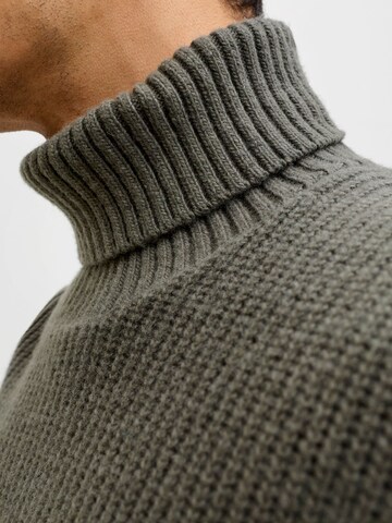 JACK & JONES Sweater in Green
