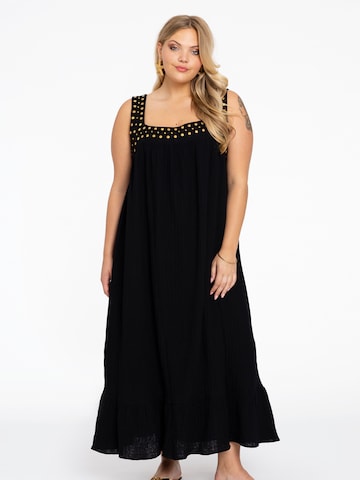 Yoek Dress in Black: front