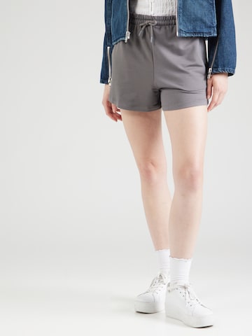 Trendyol Regular Shorts in Grau: predná strana