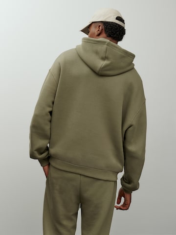 DAN FOX APPAREL Sweatshirt 'Essential Patrick' in Green