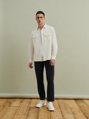 DAN FOX APPAREL Regular fit Button Up Shirt 'Arthur' in White