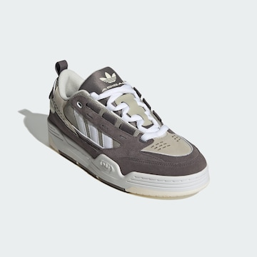 ADIDAS ORIGINALS Trampki niskie 'Adi2000' w kolorze brązowy