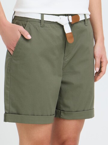 Oxmo Regular Chinoshorts inkl. Gürtel in Grün