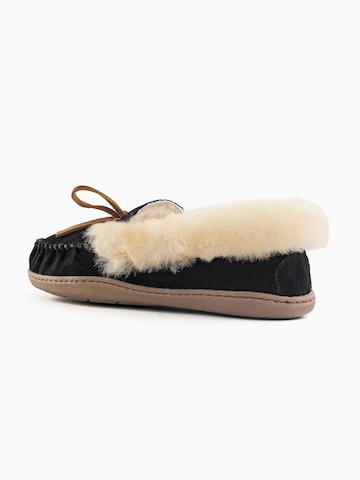 Minnetonka Мокасини 'Alpinsheepskin' в черно