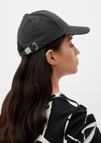 s.Oliver Cap in Black