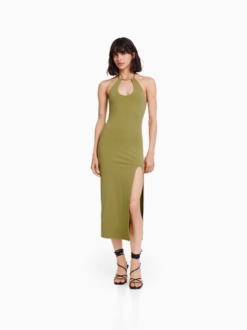 Rochie de la Bershka pe verde