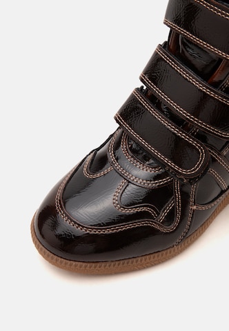 STEVE MADDEN Sneakers hoog 'Mavis' in Bruin