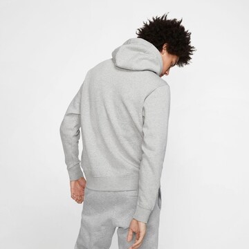 Nike Sportswear Regular Fit Sweatshirt 'Club Fleece' in Grau