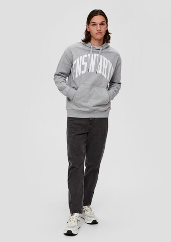 QS Sweatshirt in Grijs: voorkant