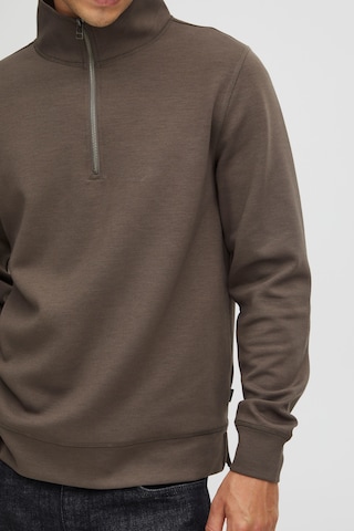 Casual Friday Sweatshirt 'Sebastian' in Brown