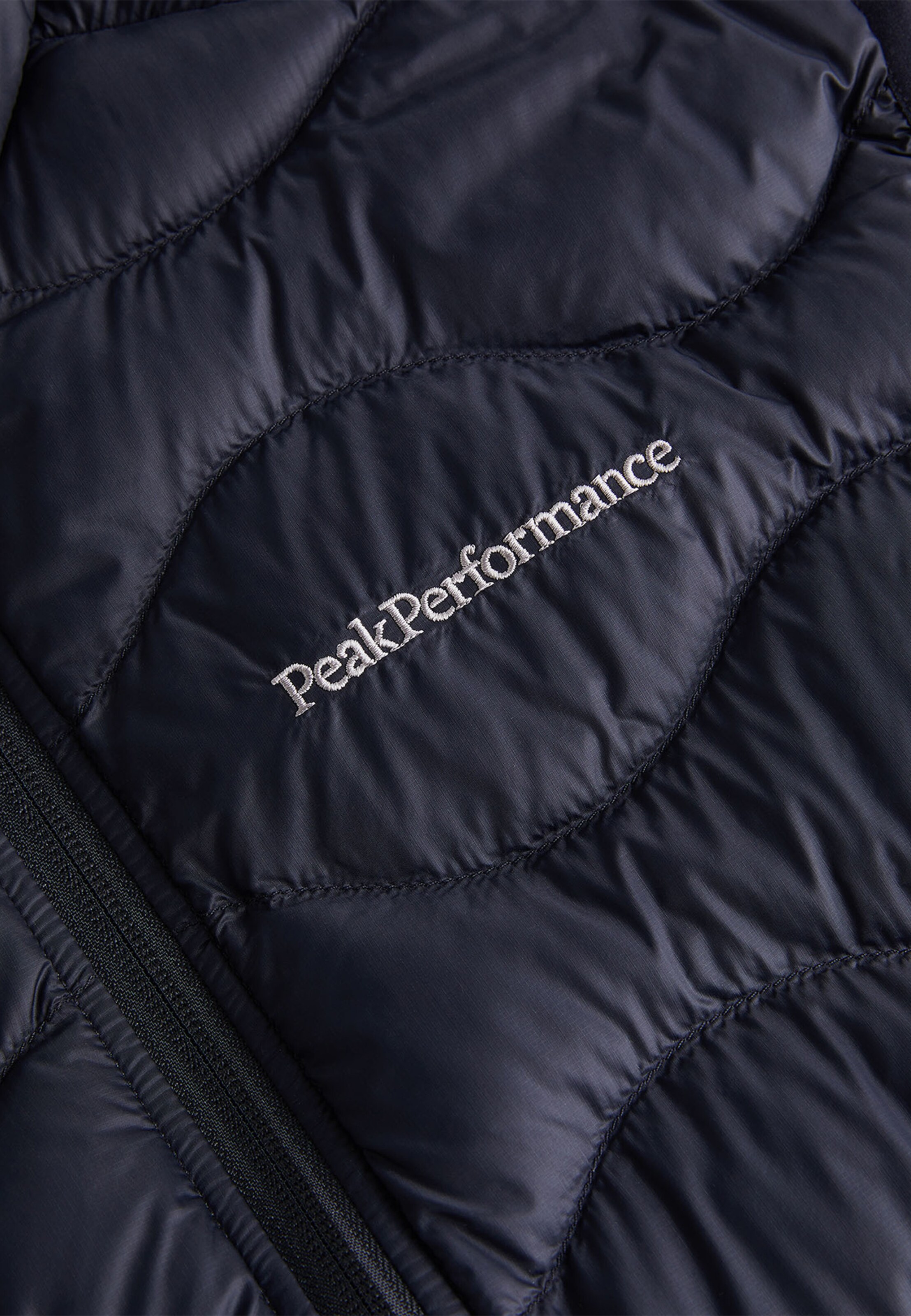 PEAK PERFORMANCE Daunenweste M Helium Down Vest in Schwarz
