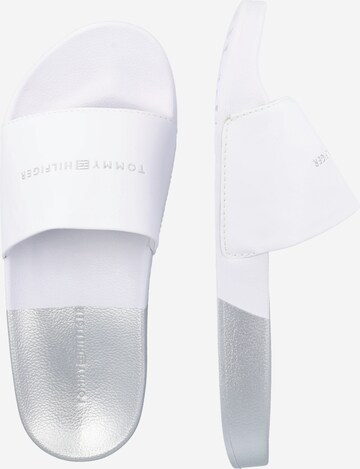 Claquettes / Tongs TOMMY HILFIGER en blanc