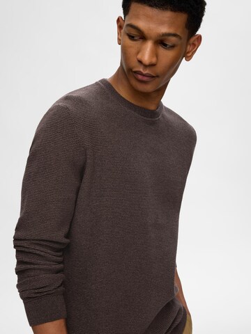 SELECTED HOMME Pullover 'SLHROSS' i brun