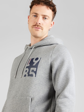 TOMMY HILFIGER Sweatshirt i grå