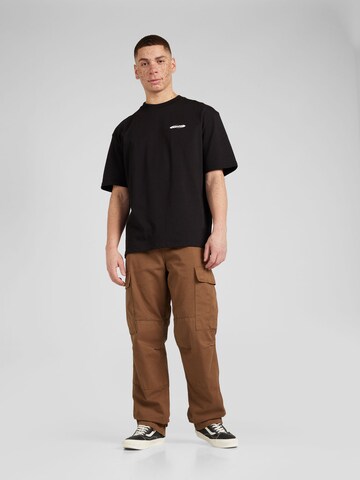 Tricou 'SANIT' de la Pegador pe negru