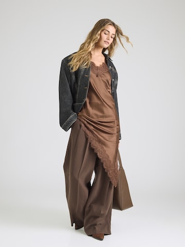 Noella Коктейльное платье 'Merlie' в Коричневый