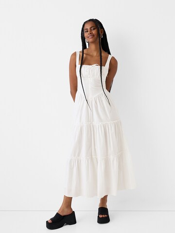 Bershka Kleid in Weiß