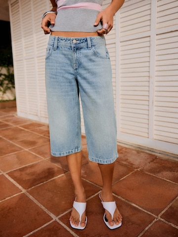 Bershka Loosefit Shorts in Blau: Vorderseite