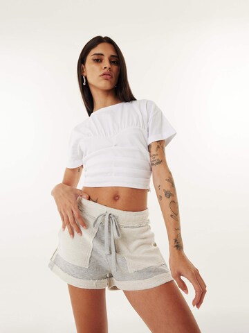 Twist T-Shirt in Beige: Vorderseite