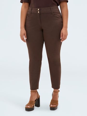 Skinny Pantalon Fiorella Rubino en marron